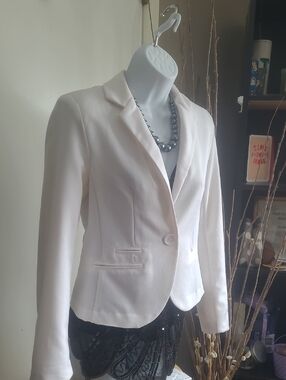 Women's Ivory Single-Button Tailored Blazer